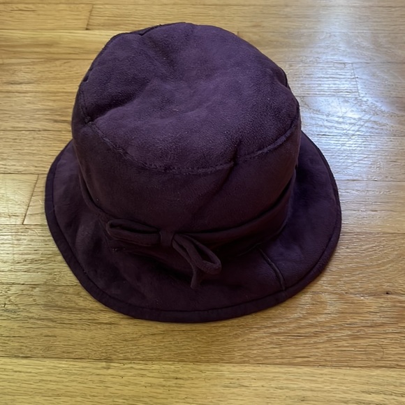Women’s 100% shearling hat main image 6